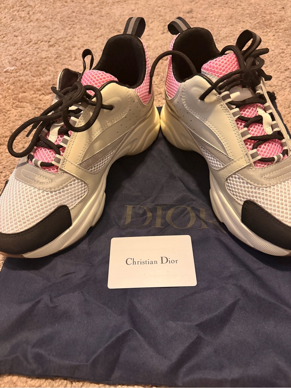 Christian Dior
Model: Dior B22 Sneakers
Style number: 3SN231YJG